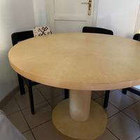 Tavolo tondo da cucina.