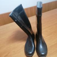 Stivali impermeabili neri in gomma