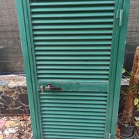 Porta in alluminio verde con telaio