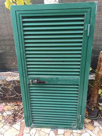 Porta in alluminio verde con telaio