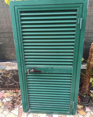 Porta in alluminio verde con telaio