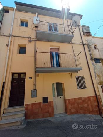 Immobiliarepatti.it propone: Casa singola