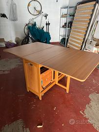 Tavolo pieghevole in legno + 6 sedie