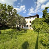 CASA FRIULANA INDIPENDENTE IMMERSA NEL VERDE