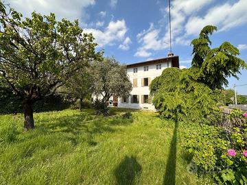 CASA FRIULANA INDIPENDENTE IMMERSA NEL VERDE