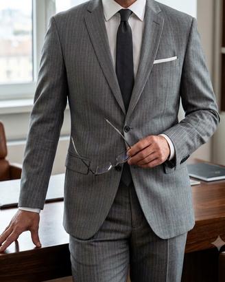 Abito gessato grigio da uomo – Completo
