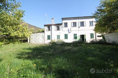 CASA SEMINDIPENDENTE A ARQUÀ PETRARCA