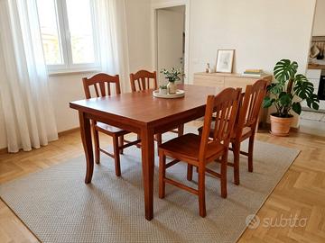 Tavolo da pranzo allungabile in legno +  4 sedie