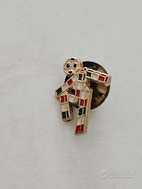 Spilla calcio smaltata Italia 90