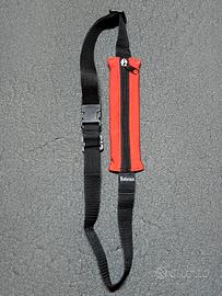 Intesa Uomo: Marsupio Rosso Regolabile e Leggero