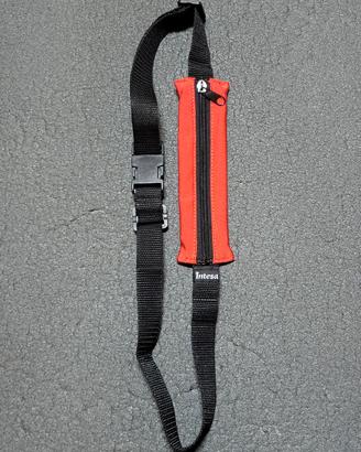 Intesa Uomo: Marsupio Rosso Regolabile e Leggero