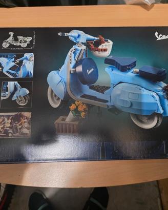 LEGO Vespa 125 – Set ICONS 10298  Fuori Produzione