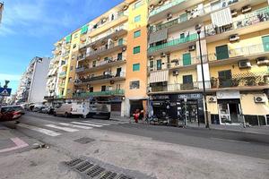 2 LOCALI A NAPOLI