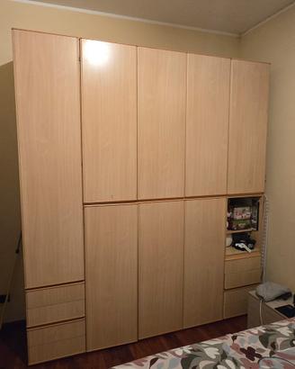 Armadio chiaro per camera da letto 