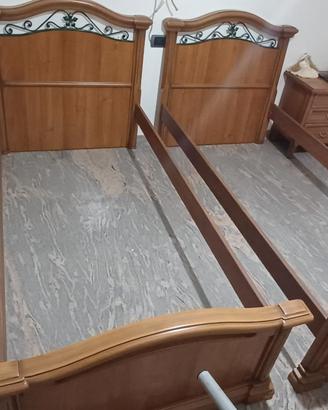 Coppia Strutture Letto Singolo Dettagli in Ferro