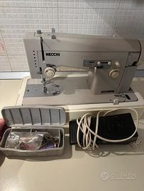 Macchina da cucire vintage NECCHI