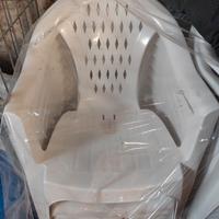 Sedie da giardino bianche con braccioli