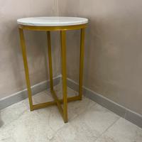 tavolino oro e bianco