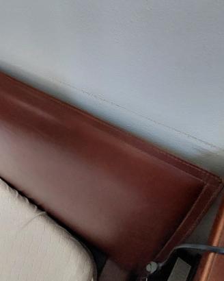Letto matrimoniale  in pelle.