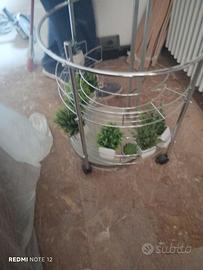 Etager con piantine finte