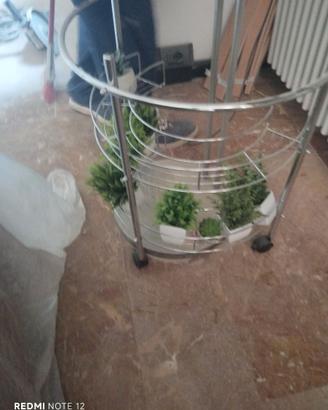 Etager con piantine finte