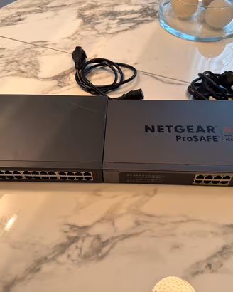 Switch Netgear PoE JGS516PE + TP-Link TL-SG1016D