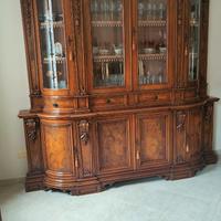 Credenza vetrina in stile classico