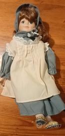 ANTICA BAMBOLA di porcellana da collezione