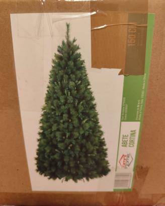 Albero di Natale con decorazioni 