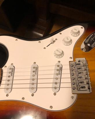 Chitarra stile Stratocaster corpo fiammato