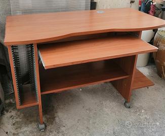 Scrivania porta computer
