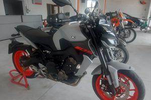 YAMAHA MT-09 