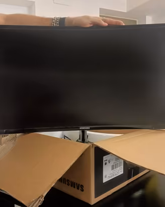 Monitor Samsung 27 pollici curvo Full HD 