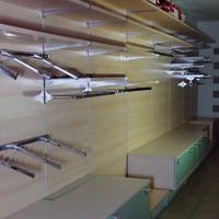 Arredo negozio abbigliamento 18 m. con 3 camerini