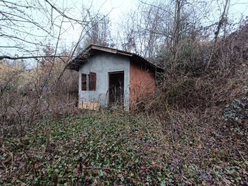 Ciabot nel verde senza nessuno intorno