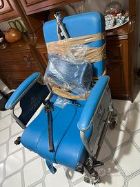 Sedia a rotelle attrezzo sanitario azzurro