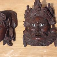 Coppia di maschere etniche decorative