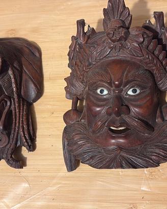 Coppia di maschere etniche decorative