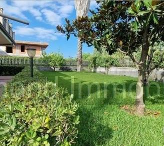 Appartanvilla con 250mq di giardino a Fondachello