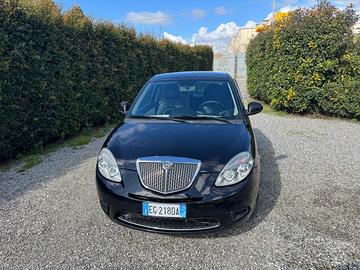 Lancia y