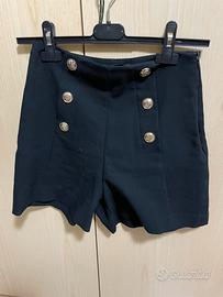 Gonna a pantaloni con maglietta