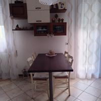 tavolo cucina con  sedie