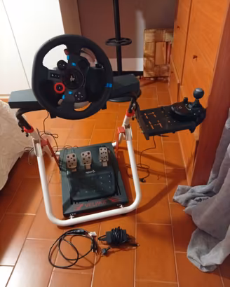 Postazione  simulazione guida completa LOGITECH