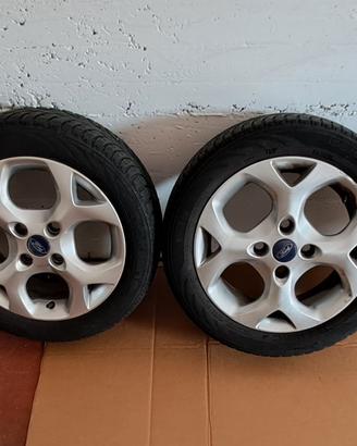 4 gomme invernali con cerchioni usati 