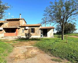 CASA SEMINDIPENDENTE A VITERBO