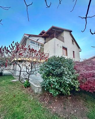 Villa di 352 m² con più di 5 locali e box auto a S