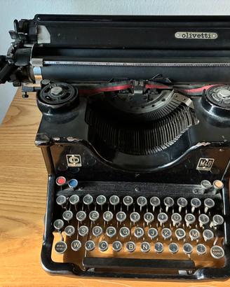 Macchina da scrivere Olivetti M40 vintage