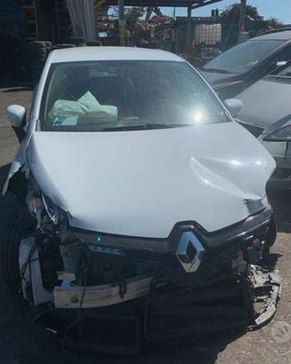 RENAULT CLIO 1.5D - ANNO 2015 - PER RICAMBI