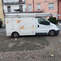 Furgone Renault trafic allestimento Maccarinelli