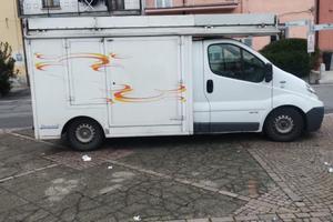 Furgone Renault trafic allestimento Maccarinelli